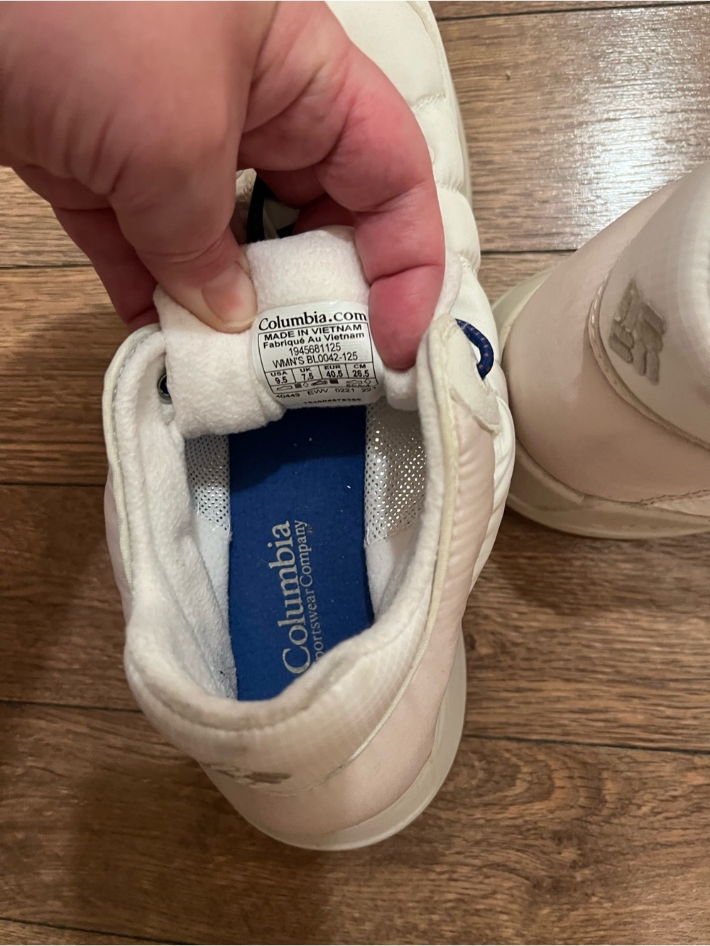 Columbia Womens Cream Puffer Sneakers 9.5 - Picture 2 of 3